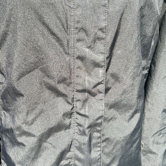 North Face lightweight, hide away hood fully lined woman’s jacket size Large - Picture 12 of 14